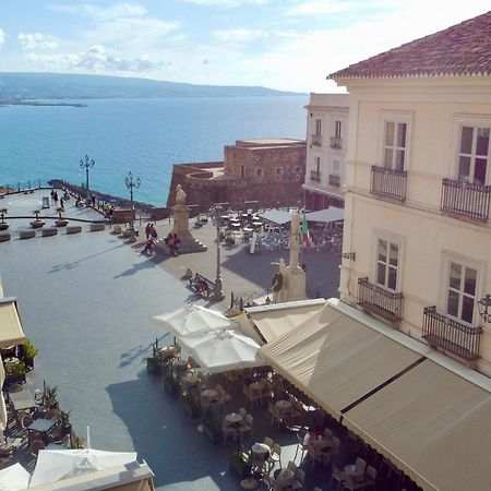 Hotel Della Piazza Пицо Екстериор снимка