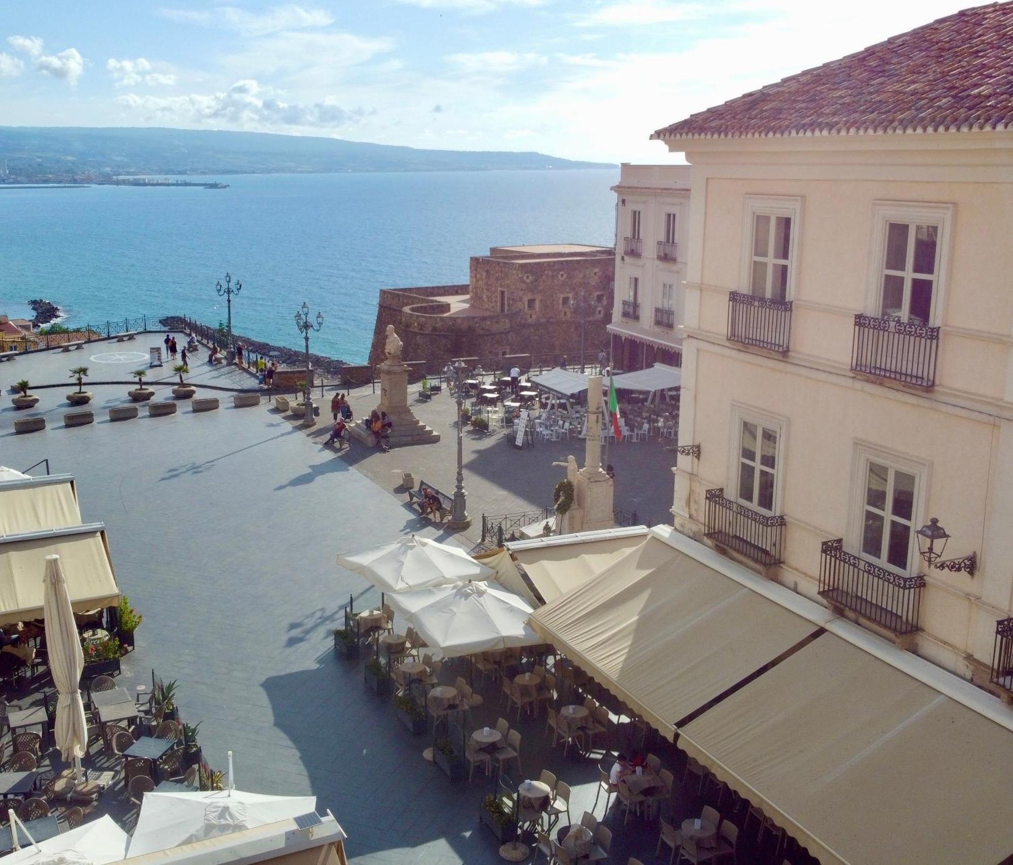 Hotel Della Piazza Пицо Екстериор снимка
