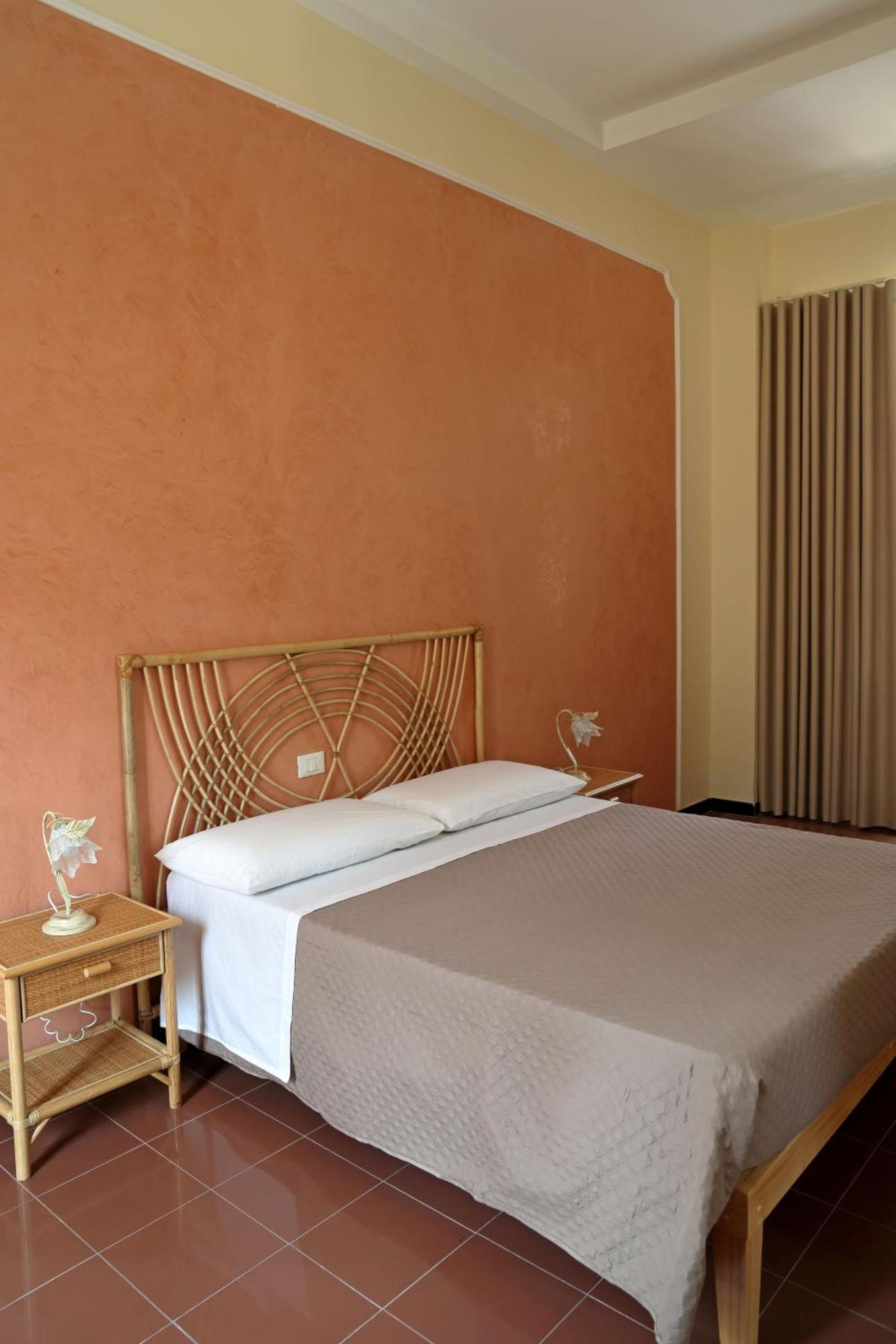 Hotel Della Piazza Пицо Екстериор снимка