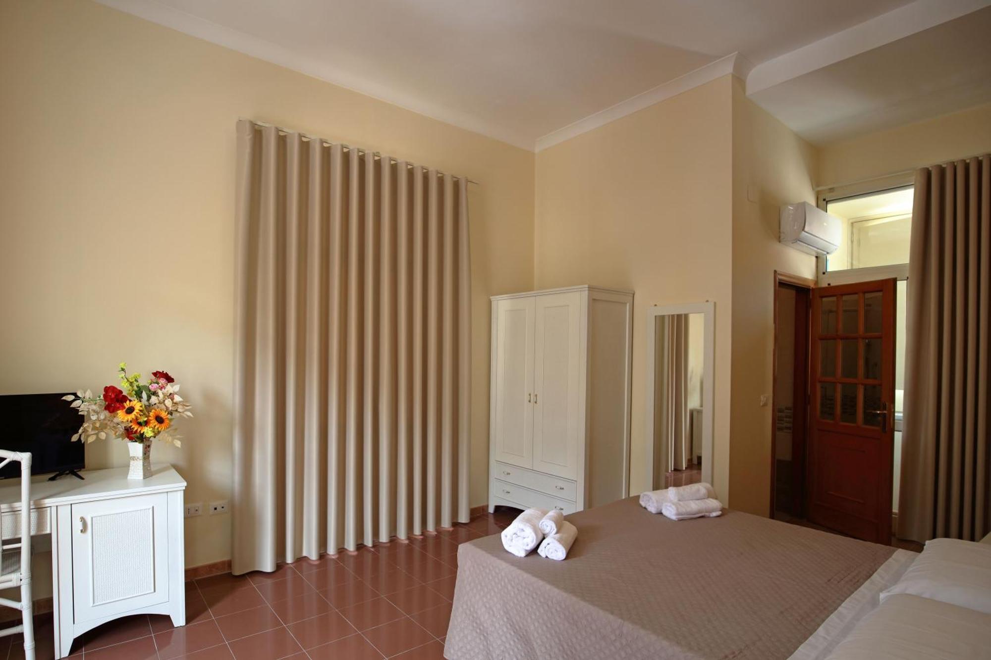 Hotel Della Piazza Пицо Екстериор снимка