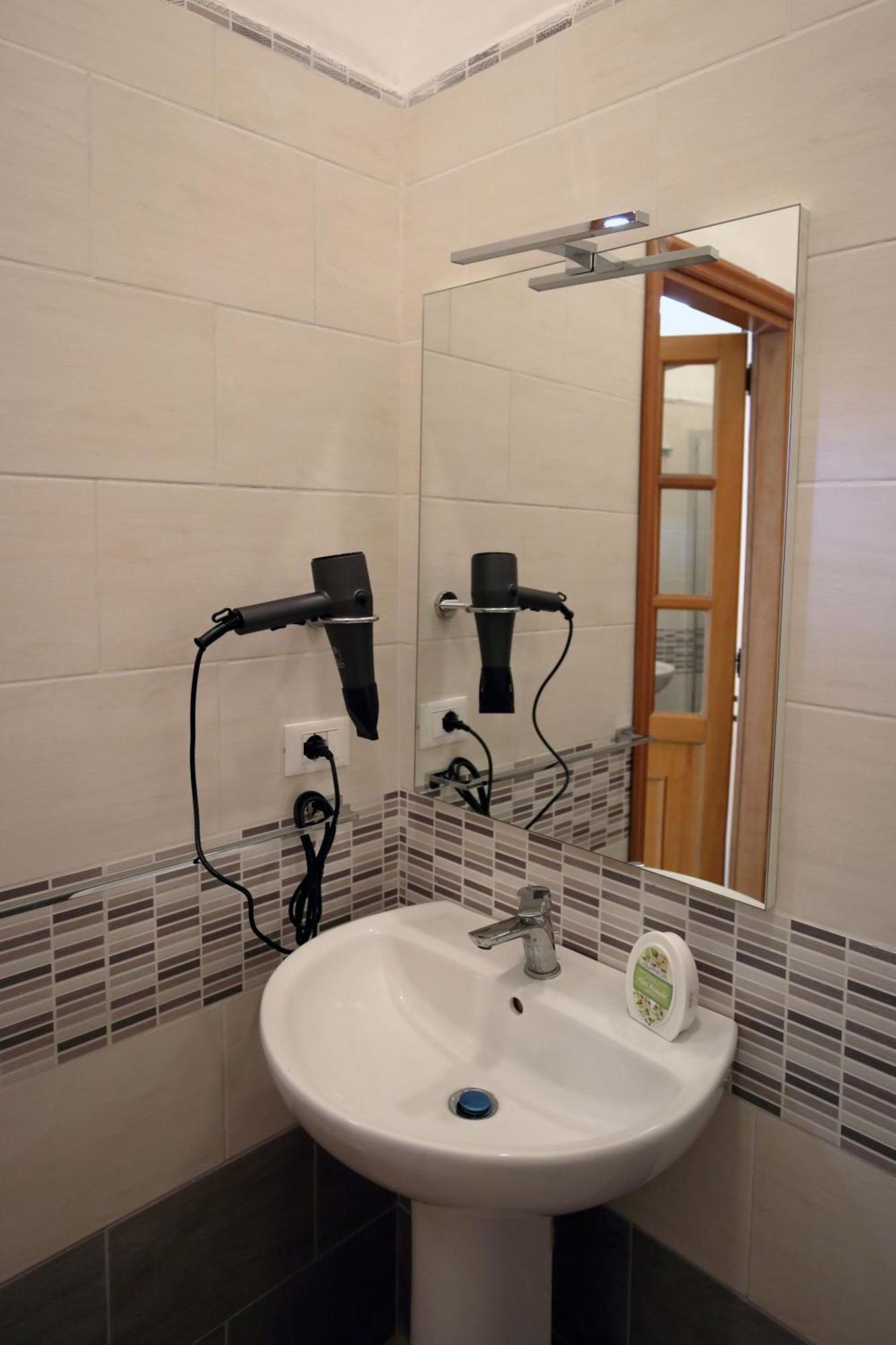 Hotel Della Piazza Пицо Екстериор снимка