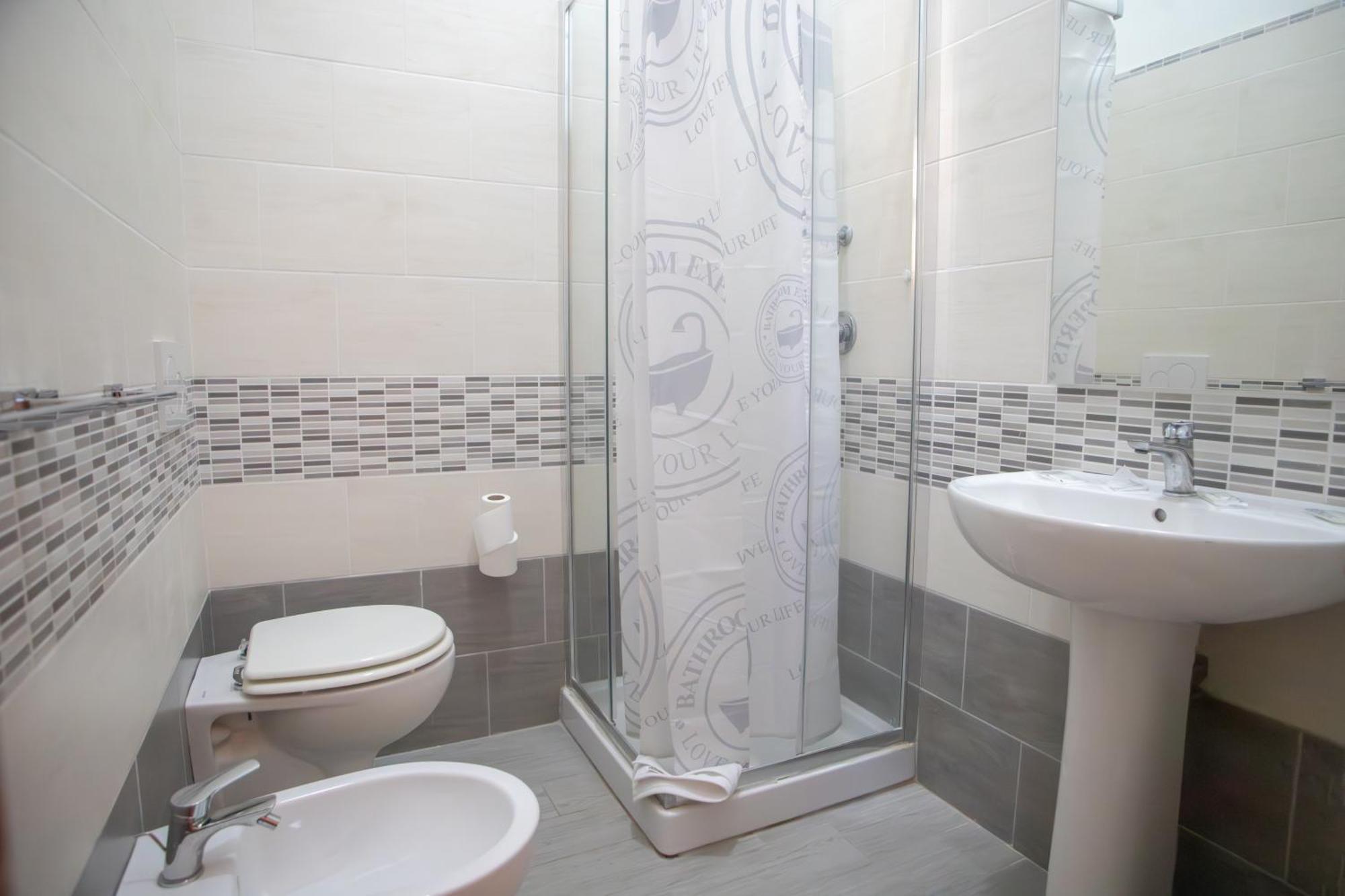 Hotel Della Piazza Пицо Екстериор снимка