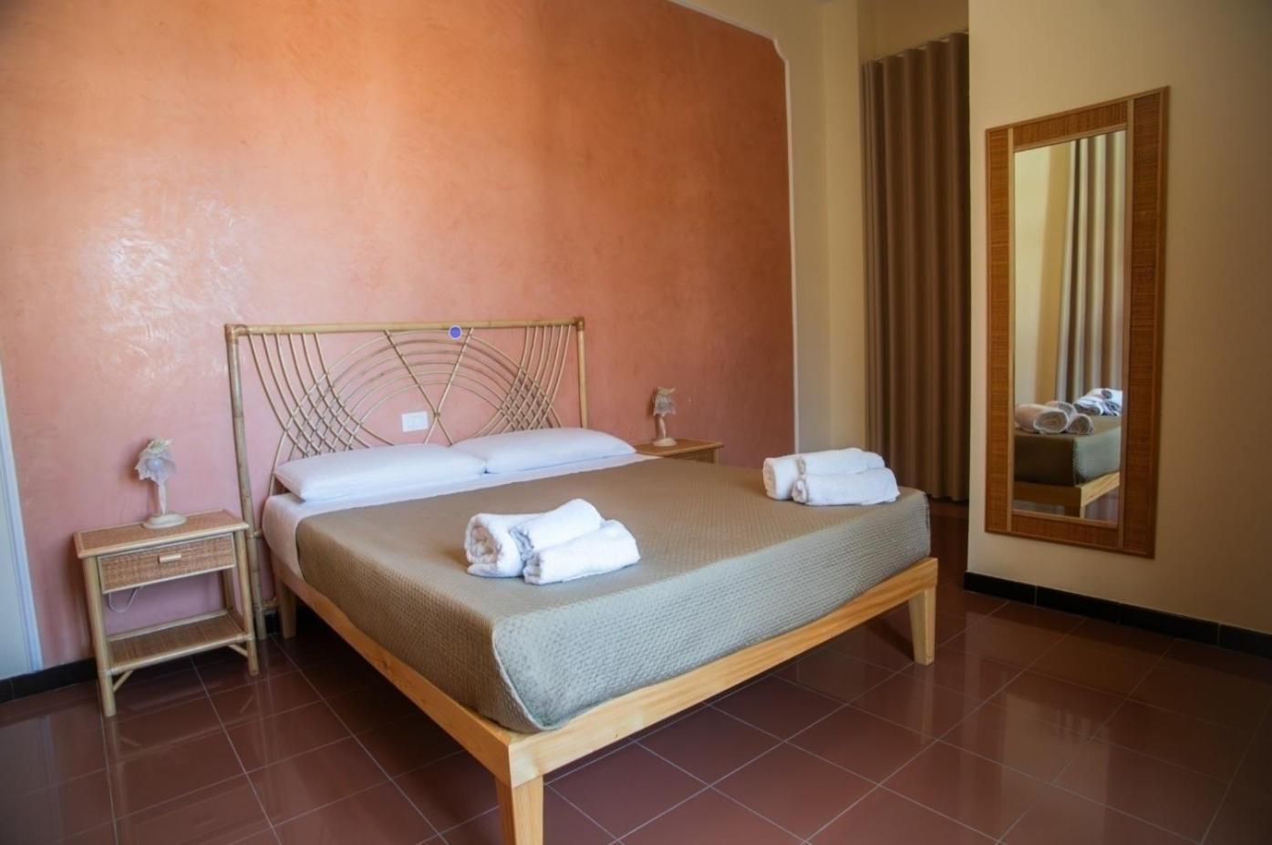 Hotel Della Piazza Пицо Екстериор снимка
