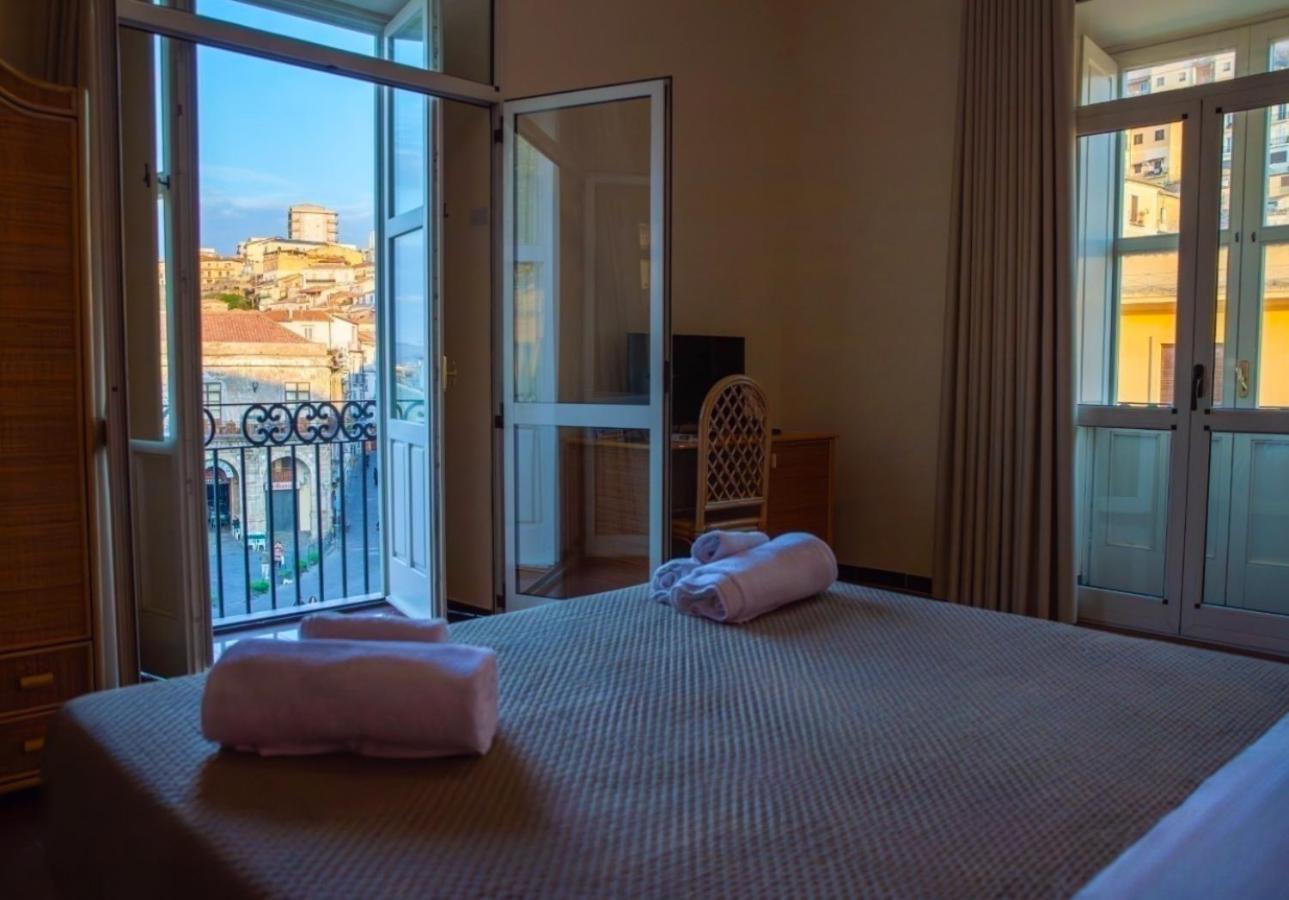 Hotel Della Piazza Пицо Екстериор снимка